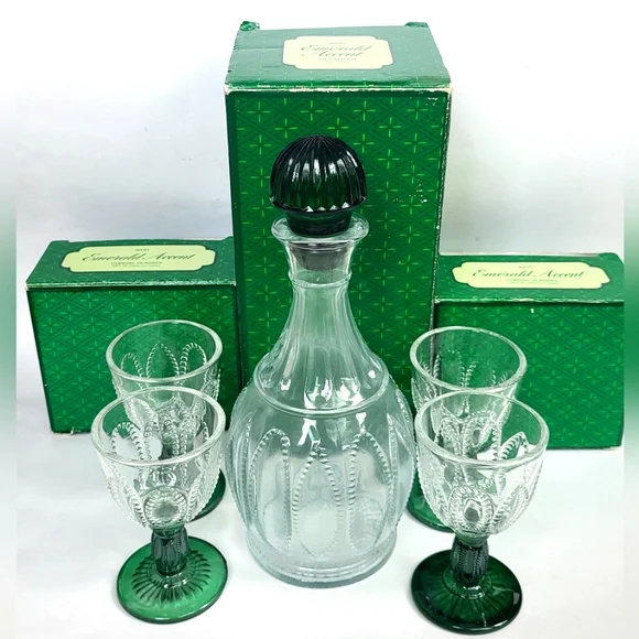 Avon Emerald Green Decanter & Cordial Glasses 5 Pc Set NIB - Picture 1 of 7